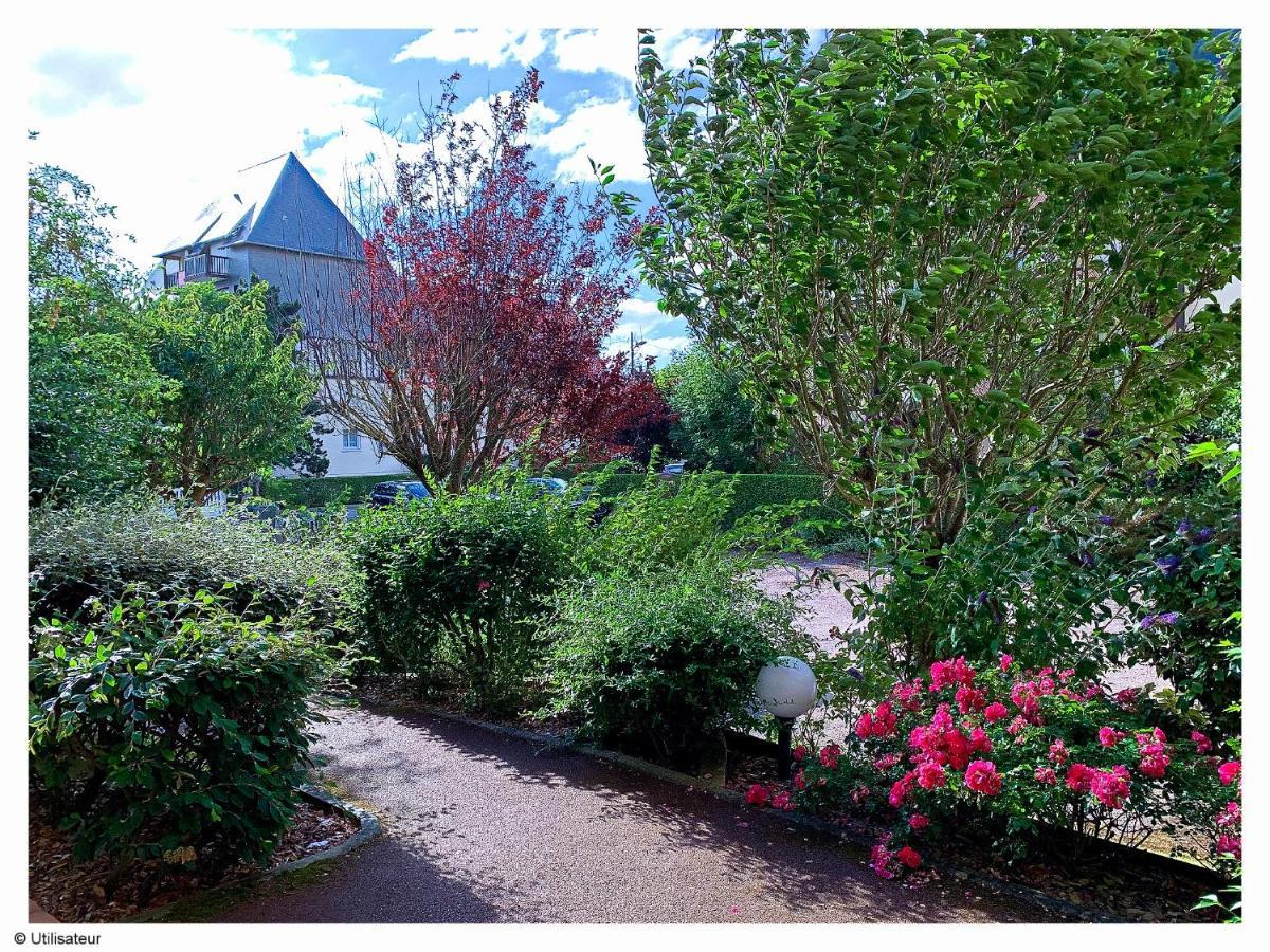 Cabourg, Appartement plain pied avec terrasse accès direct à la plage Exterior foto
